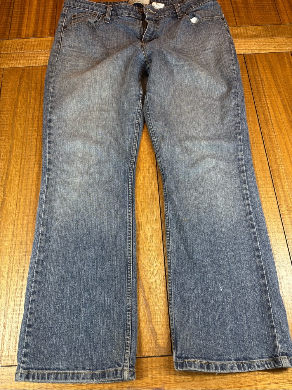 Levi's Women's Faded Blue mid rise bootcut Jeans 14 short